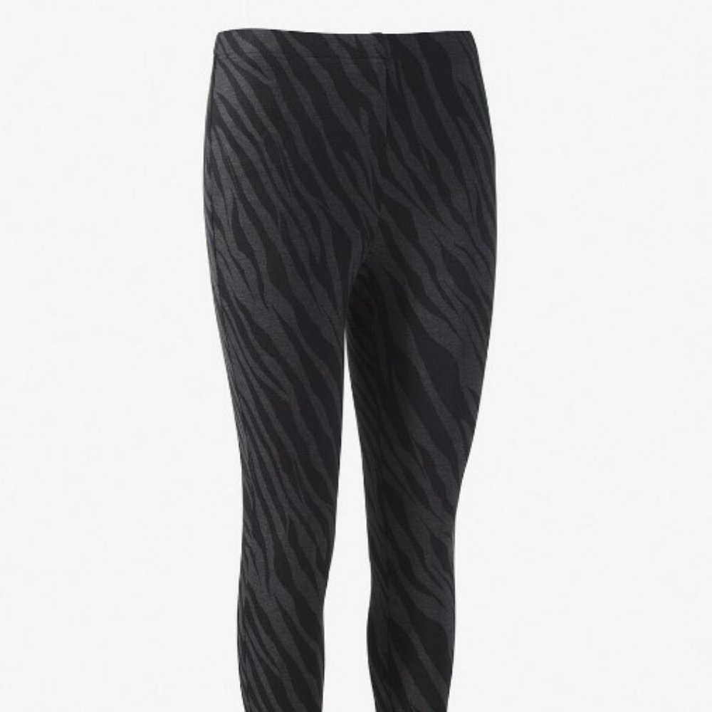 Chicos Fabulously Slimming Zebra Stripe Ankle Pants M / 8